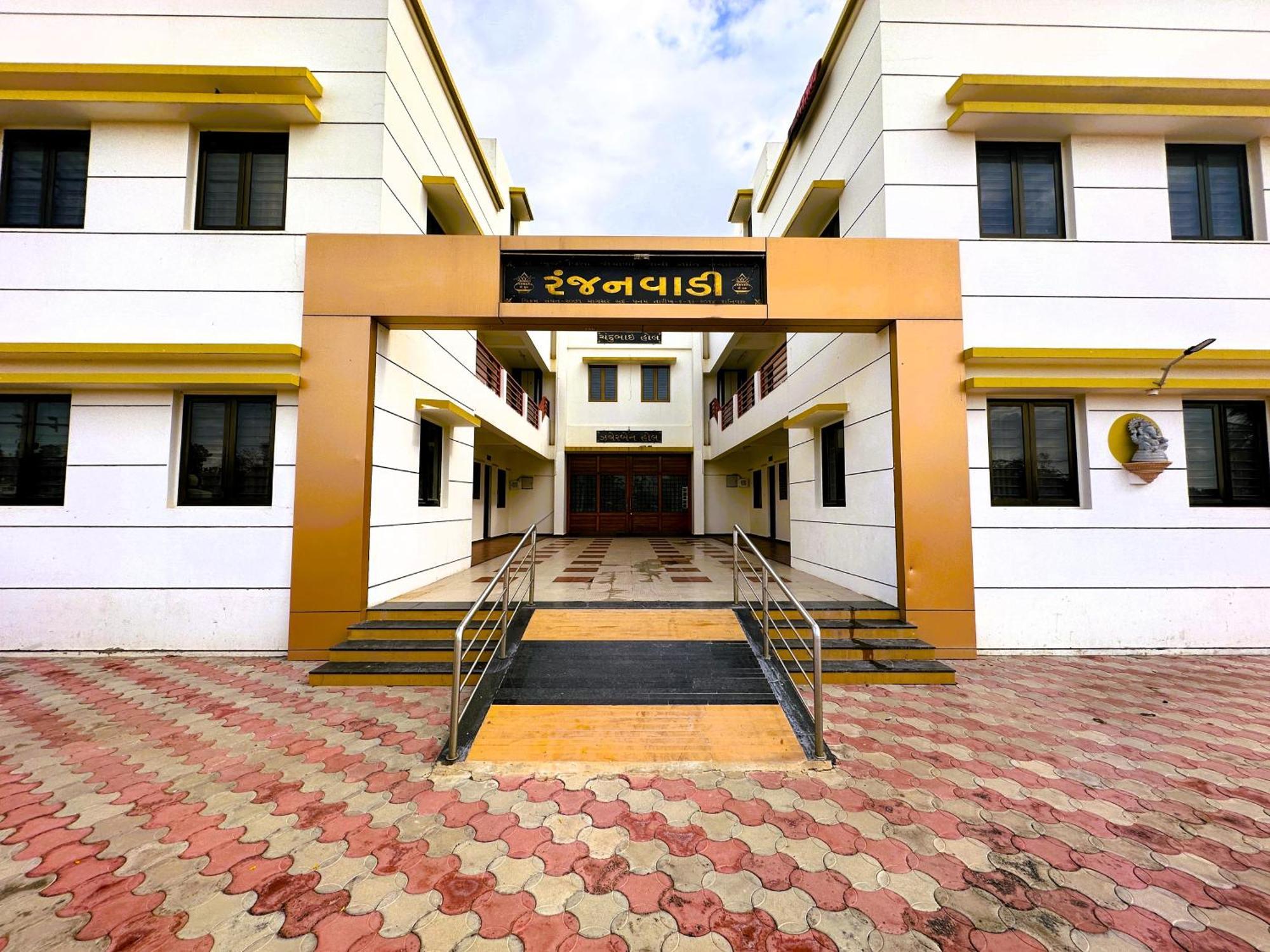 Ranjan Vadi Hotel Bhuj Bagian luar foto