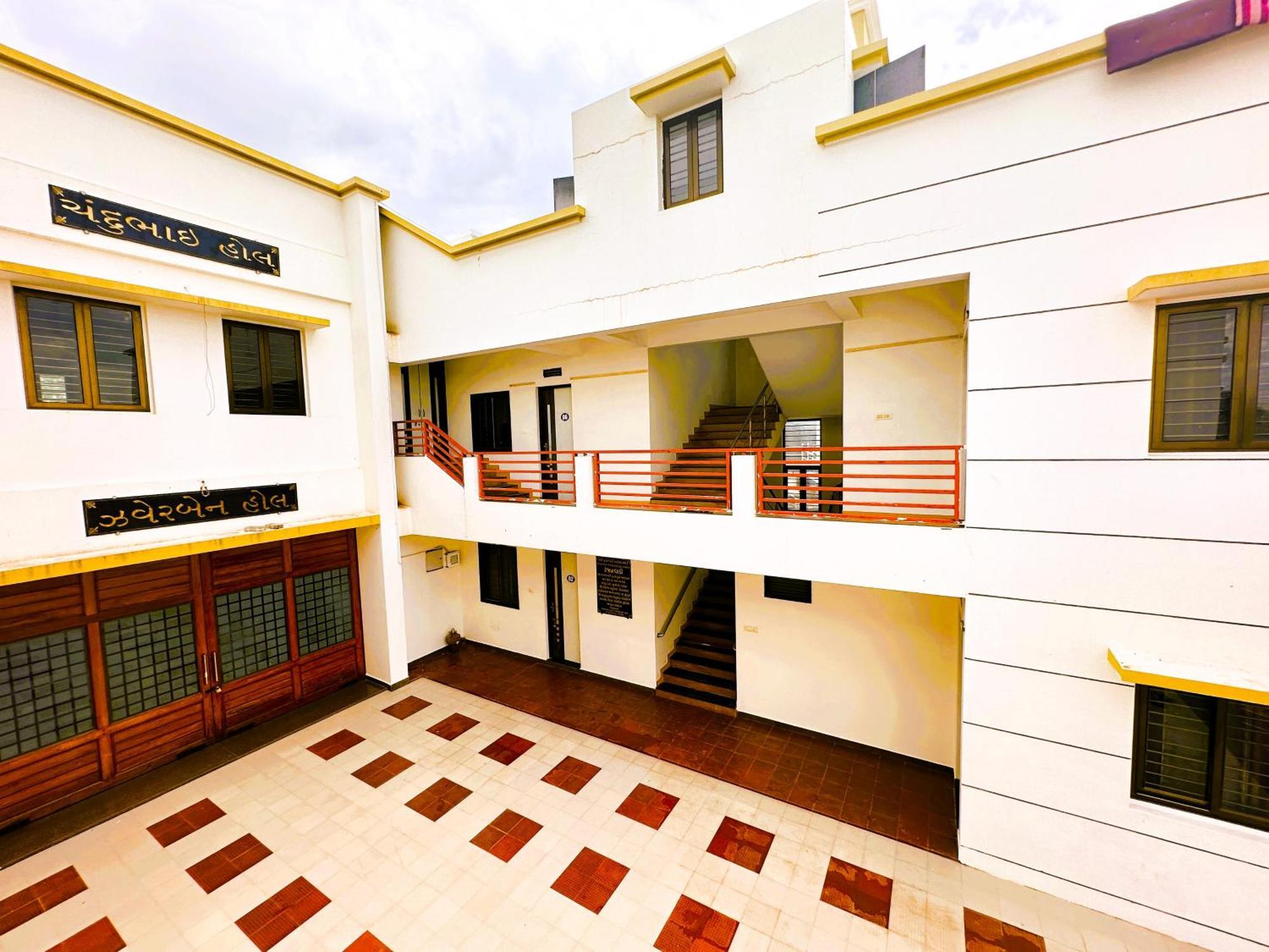 Ranjan Vadi Hotel Bhuj Bagian luar foto
