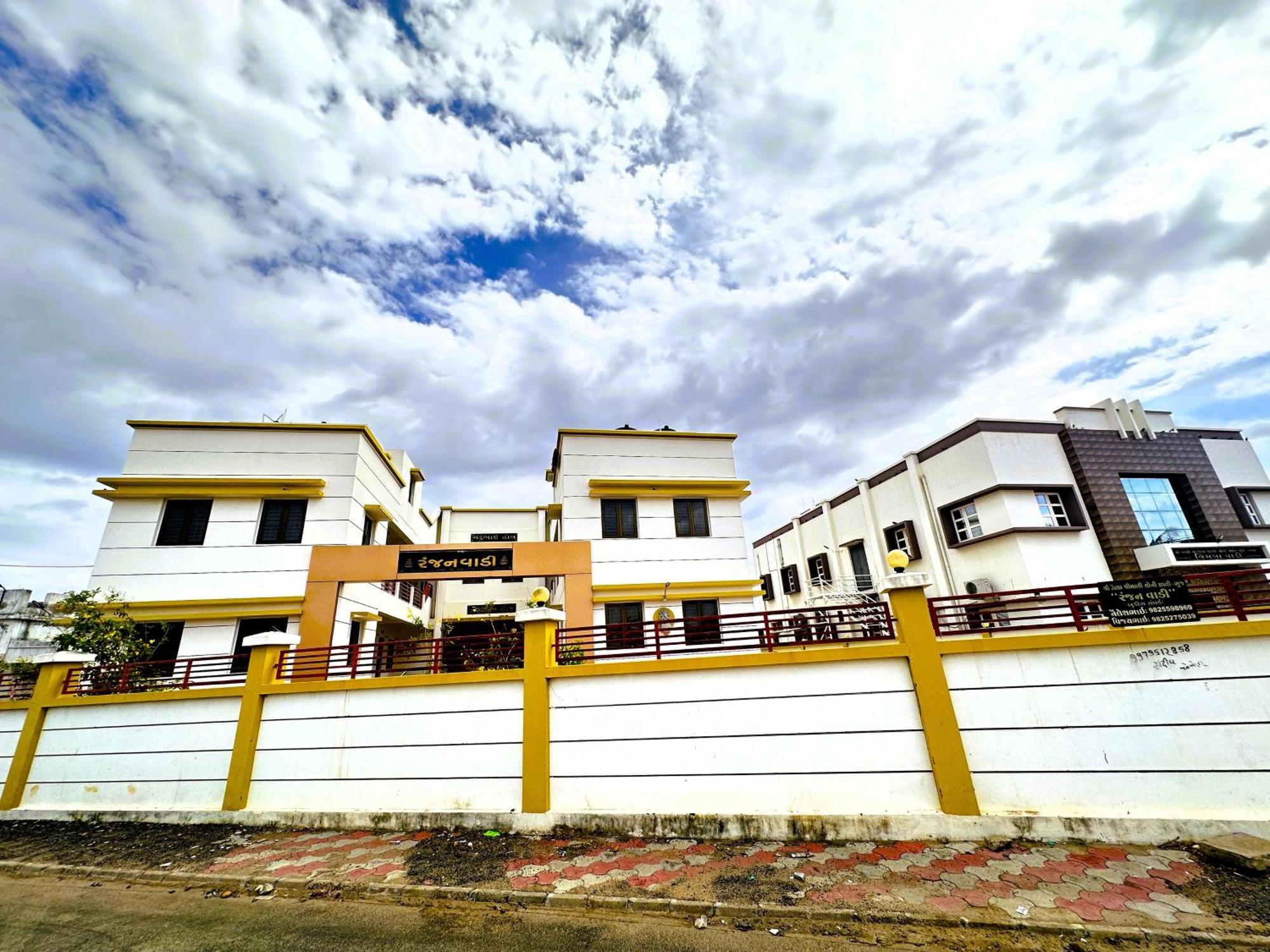 Ranjan Vadi Hotel Bhuj Bagian luar foto