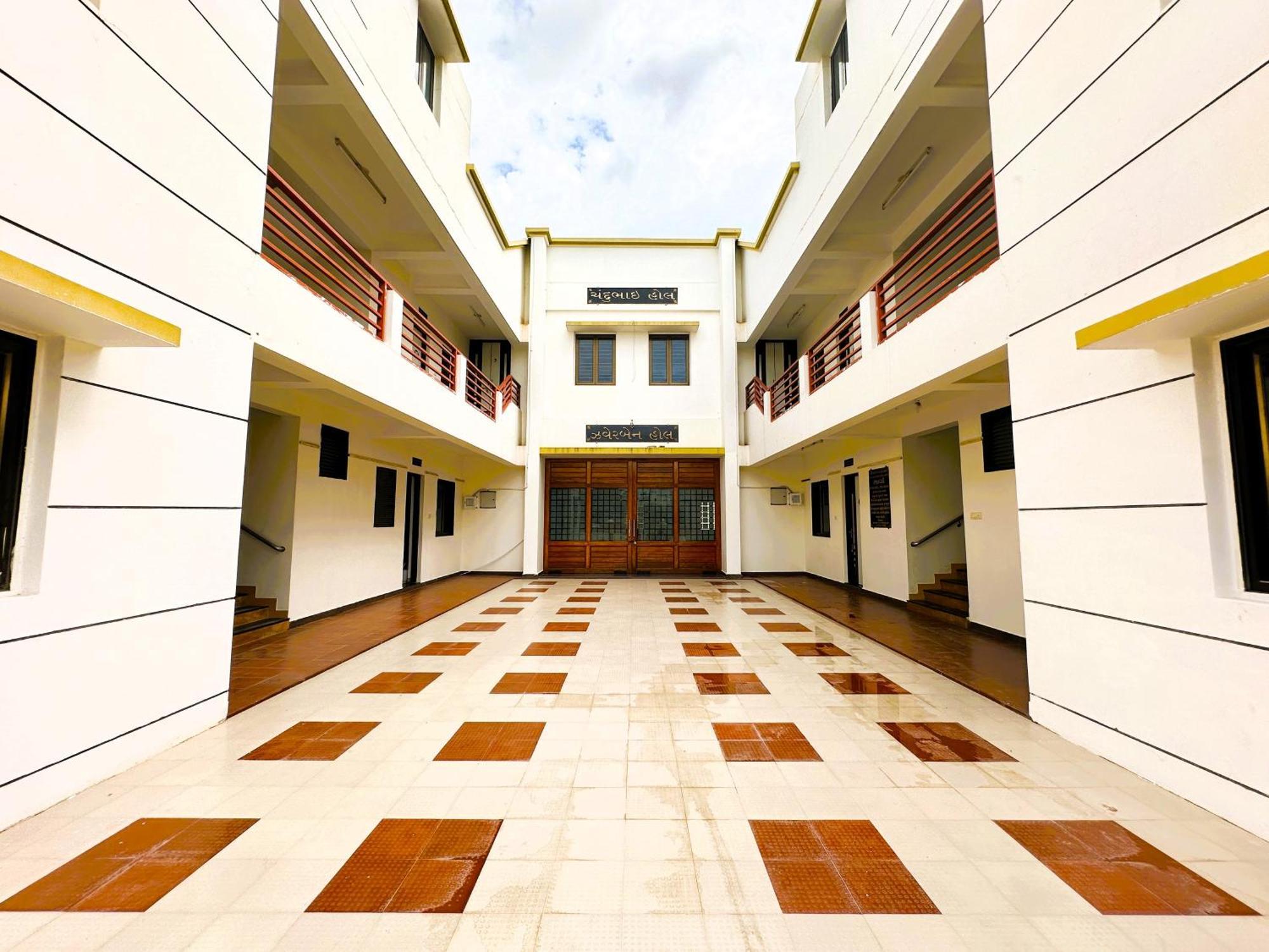 Ranjan Vadi Hotel Bhuj Bagian luar foto