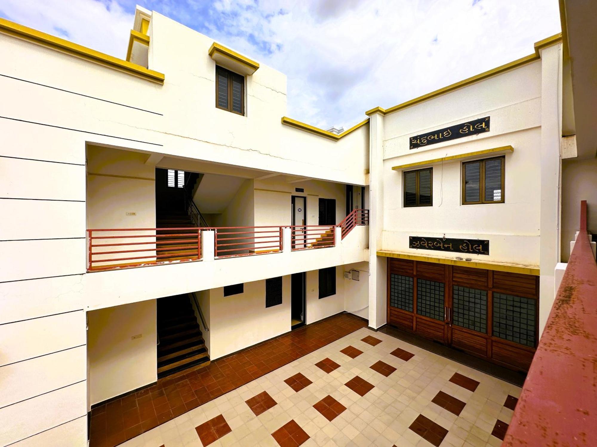 Ranjan Vadi Hotel Bhuj Bagian luar foto